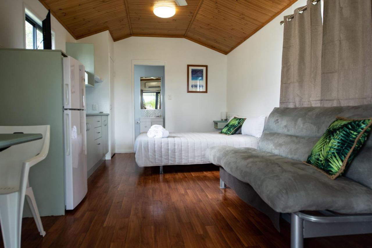 Sarina Palms Caravan And Cabins Village Zewnętrze zdjęcie