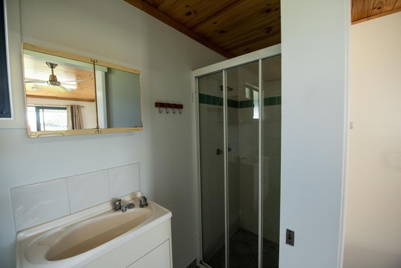 Sarina Palms Caravan And Cabins Village Zewnętrze zdjęcie